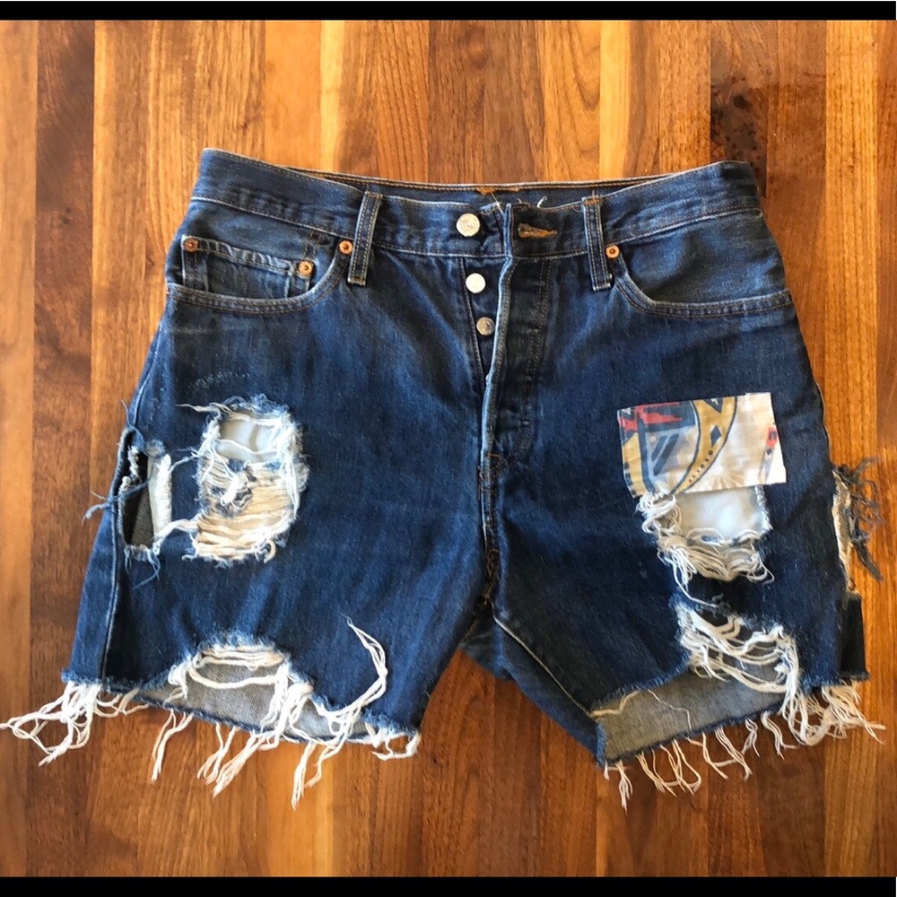 Levi’s 501 distressed shorts